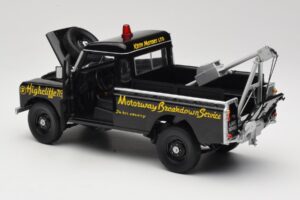 Land Rover Series III Véhicule de Récupération Noir Universal Hobbies 1:18 4411 Métal Moulé — image 5 sur 8