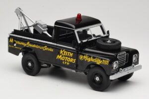 Land Rover Series III Véhicule de Récupération Noir Universal Hobbies 1:18 4411 Métal Moulé — image 6 sur 8