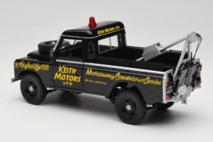 Land Rover Series III Véhicule de Récupération Noir Universal Hobbies 1:18 4411 Métal Moulé — image 7 sur 8