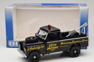 Land Rover Series III Véhicule de Récupération Noir Universal Hobbies 1:18 4411 Métal Moulé — image 8 sur 8