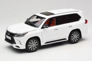 Lexus LX570 J200 Blanc LCD 1:18 LCD18010-WH Métal Moulé