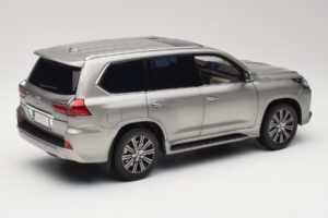 Lexus LX570 Sonic Titane Kyosho 1:18 08955T Métal Moulé — image 3 sur 8