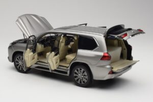 Lexus LX570 Sonic Titane Kyosho 1:18 08955T Métal Moulé — image 5 sur 8