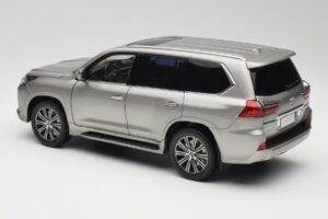 Lexus LX570 Sonic Titane Kyosho 1:18 08955T Métal Moulé — image 7 sur 8