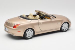 Lexus SC430 Beige Maisto 1:18 31629 Métal Moulé — image 3 sur 8