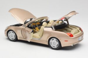 Lexus SC430 Beige Maisto 1:18 31629 Métal Moulé — image 5 sur 8