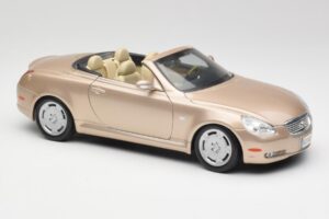 Lexus SC430 Beige Maisto 1:18 31629 Métal Moulé — image 6 sur 8