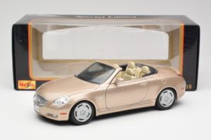 Lexus SC430 Beige Maisto 1:18 31629 Métal Moulé — image 8 sur 8