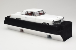 Lincoln Continental Mark II Blanc Road Signature 1:18 20078-P1 Métal Moulé — image 4 sur 6