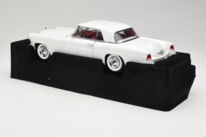 Lincoln Continental Mark II Blanc Road Signature 1:18 20078-P1 Métal Moulé — image 5 sur 6