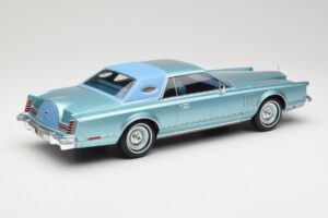 Lincoln Continental Mark V Blue Metallic MCG 1:18 MCG18369 Métal Moulé — image 2 sur 6