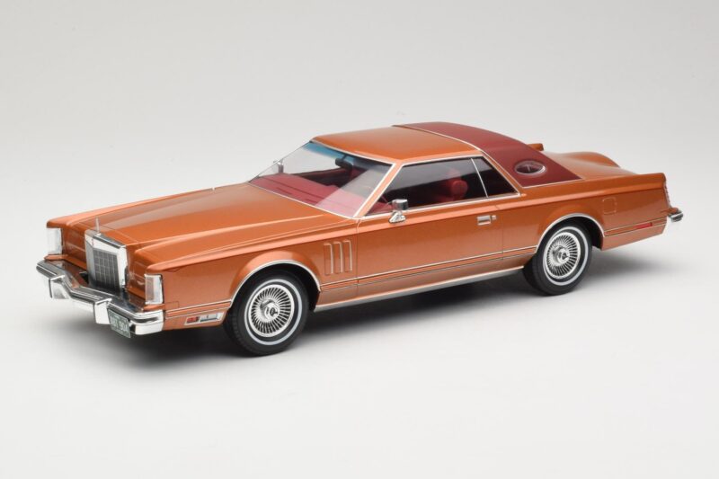 Lincoln Continental Mark V Crystal Apricot Metallic MCG 1:18 MCG18370 Métal Moulé