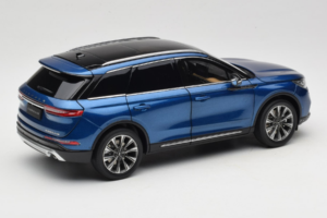 Lincoln Corsair Bleu OEM 1:18 LINCOLN001 Métal Moulé — image 3 sur 8