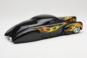 Lincoln Zephyr Scrape Custom Noir avec Flammes Hot Wheels 1:18 57319 Métal Moulé — image 3 sur 8