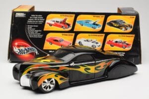 Lincoln Zephyr Scrape Custom Noir avec Flammes Hot Wheels 1:18 57319 Métal Moulé — image 8 sur 8