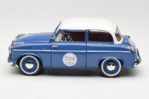 Lloyd Alexander TS #234 Bleu Revell 1:18 08463 Métal Moulé — image 4 sur 8