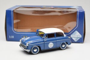 Lloyd Alexander TS #234 Bleu Revell 1:18 08463 Métal Moulé — image 8 sur 8