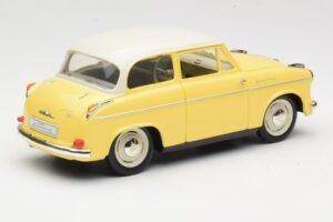 Lloyd Alexander TS Jaune Revell 1:18 08958 Métal Moulé — image 3 sur 8