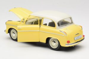 Lloyd Alexander TS Jaune Revell 1:18 08958 Métal Moulé — image 5 sur 8
