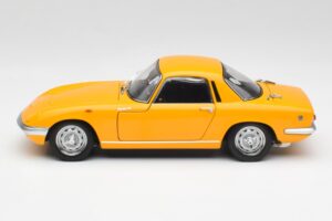 Lotus Elan S/E Racing Jaune AUTOart 1:18 75352 Métal Moulé — image 4 sur 8