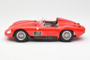 Maserati 300S Rouge CMC 1:18 M-105 Métal Moulé — image 3 sur 6