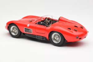 Maserati 300S Rouge CMC 1:18 M-105 Métal Moulé — image 5 sur 6