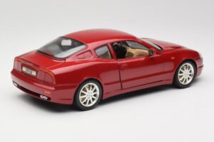 Maserati 3200 GT Rouge Foncé Bburago 1:18 3341-M2 Métal Moulé — image 3 sur 8