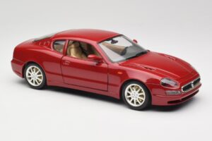 Maserati 3200 GT Rouge Foncé Bburago 1:18 3341-M2 Métal Moulé — image 6 sur 8