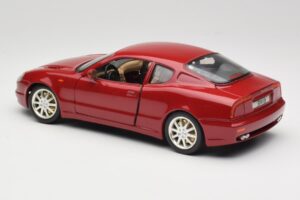 Maserati 3200 GT Rouge Foncé Bburago 1:18 3341-M2 Métal Moulé — image 7 sur 8