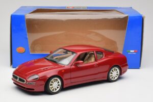 Maserati 3200 GT Rouge Foncé Bburago 1:18 3341-M2 Métal Moulé — image 8 sur 8