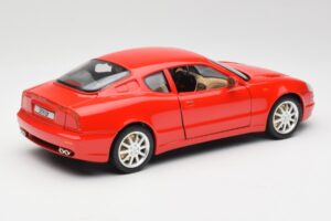 Maserati 3200 GT Rouge Bburago 1:18 3341 Métal Moulé — image 3 sur 8