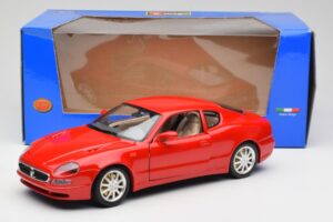 Maserati 3200 GT Rosso Mondiale Bburago 1:18 3341-M1 Métal Moulé — image 8 sur 8