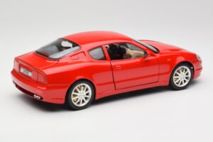 Maserati 3200 GT Rouge Collection Spéciale Bburago 1:18 30071 Métal Moulé — image 3 sur 8