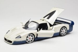 Maserati MC12 Blanc Bleu Hot Wheels 1:18 G7158 Métal Moulé — image 2 sur 8