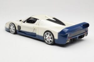 Maserati MC12 Blanc Bleu Hot Wheels 1:18 G7158 Métal Moulé — image 7 sur 8