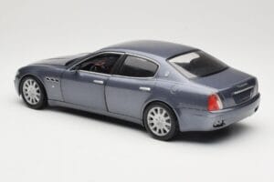 Maserati Quattroporte Blue Metallic Hot Wheels 1:18 B7003 Métal Moulé — image 7 sur 8