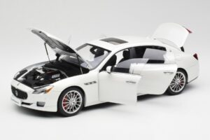 Maserati Quattroporte VI GTS Alpine Blanc AUTOart 1:18 75808 Métal Moulé — image 2 sur 8