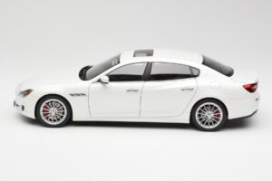 Maserati Quattroporte VI GTS Alpine Blanc AUTOart 1:18 75808 Métal Moulé — image 4 sur 8