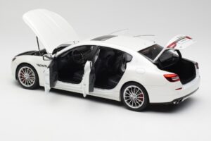 Maserati Quattroporte VI GTS Alpine Blanc AUTOart 1:18 75808 Métal Moulé — image 5 sur 8