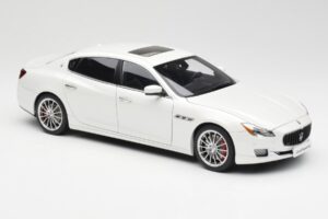 Maserati Quattroporte VI GTS Alpine Blanc AUTOart 1:18 75808 Métal Moulé — image 6 sur 8