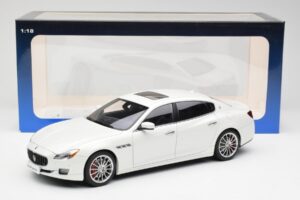 Maserati Quattroporte VI GTS Alpine Blanc AUTOart 1:18 75808 Métal Moulé — image 8 sur 8