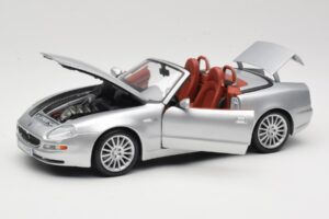 Maserati Spyder Argent Maisto 1:18 31667 Métal Moulé — image 2 sur 8
