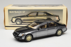 Maybach 57 SWB Caspian Black Himalayas Grey AUTOart 1:18 76151 Métal Moulé — image 9 sur 9