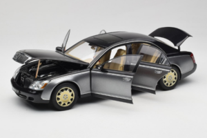 Maybach 57 SWB Caspian Black Himalayas Grey AUTOart 1:18 76151 Métal Moulé — image 2 sur 9