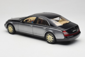 Maybach 57 SWB Caspian Black Himalayas Grey AUTOart 1:18 76151 Métal Moulé — image 7 sur 9