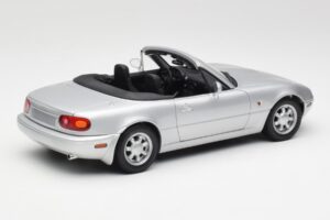 Mazda MX-5 Miata NA Highlight Argent Gate 1:18 1015 Métal Moulé — image 3 sur 8