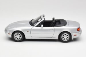 Mazda MX-5 Miata NA Highlight Argent Gate 1:18 1015 Métal Moulé — image 4 sur 8