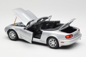 Mazda MX-5 Miata NA Highlight Argent Gate 1:18 1015 Métal Moulé — image 5 sur 8