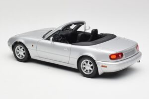Mazda MX-5 Miata NA Highlight Argent Gate 1:18 1015 Métal Moulé — image 7 sur 8