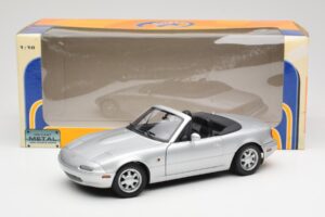 Mazda MX-5 Miata NA Highlight Argent Gate 1:18 1015 Métal Moulé — image 8 sur 8